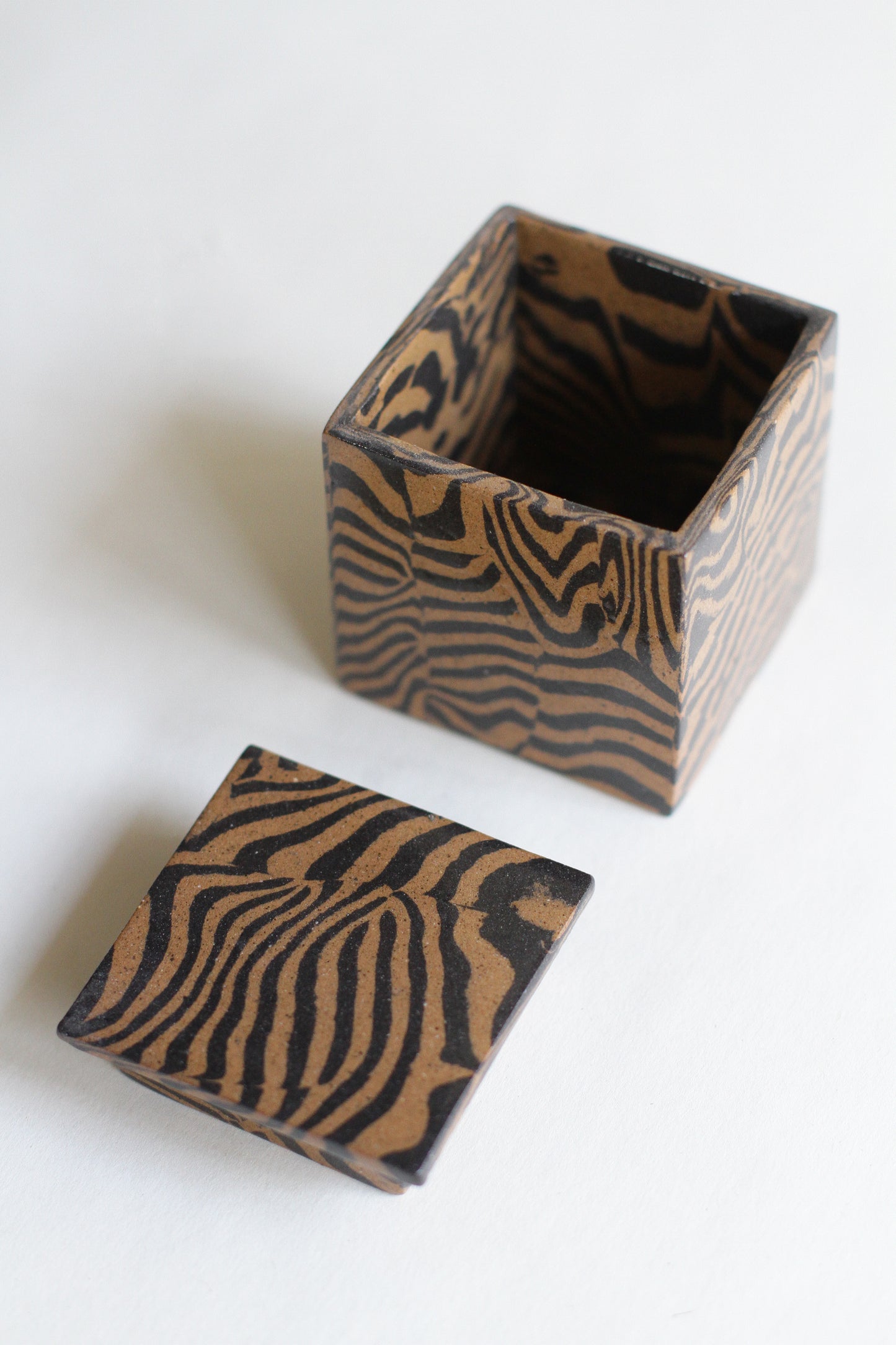 Nerikomi Lidded box 05