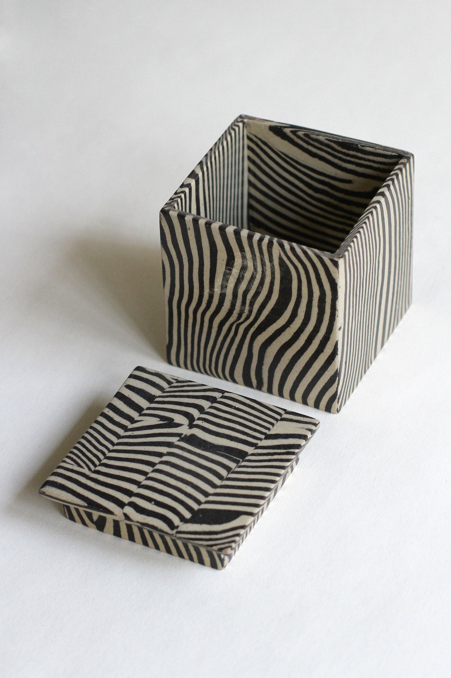 Nerikomi Lidded box 02