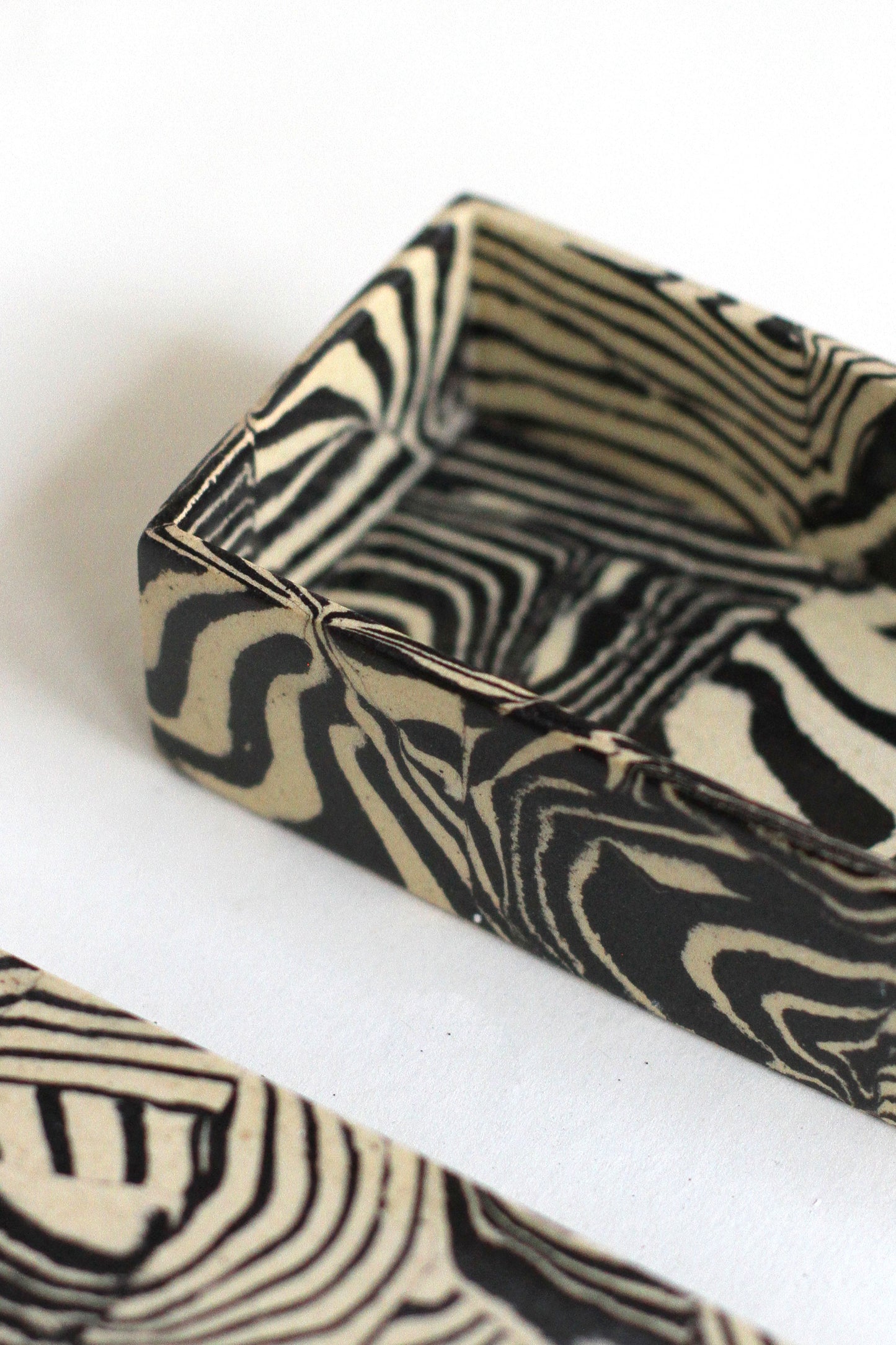 Nerikomi Lidded box 08