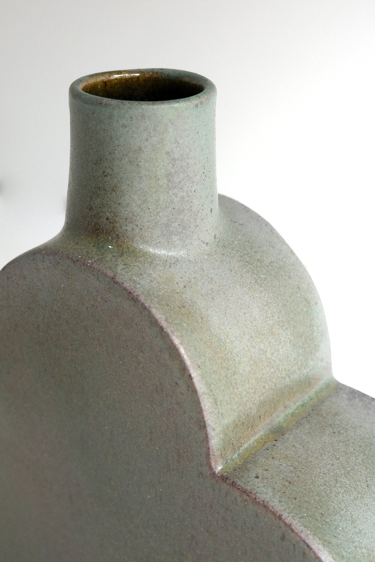 04 Kibble Vase - M